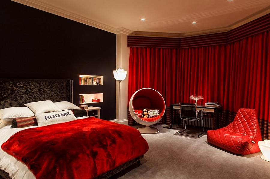 red luxurious bedroom