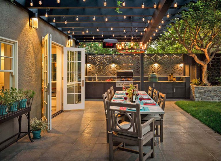Outdoor Entertaining: 10 Enjoyable and Fun Outdoor Dining Area Decor Ideas