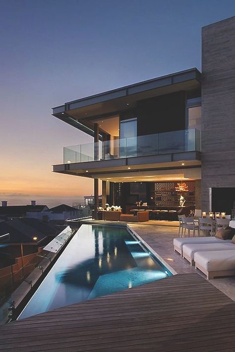 luxurious minimalist glass house