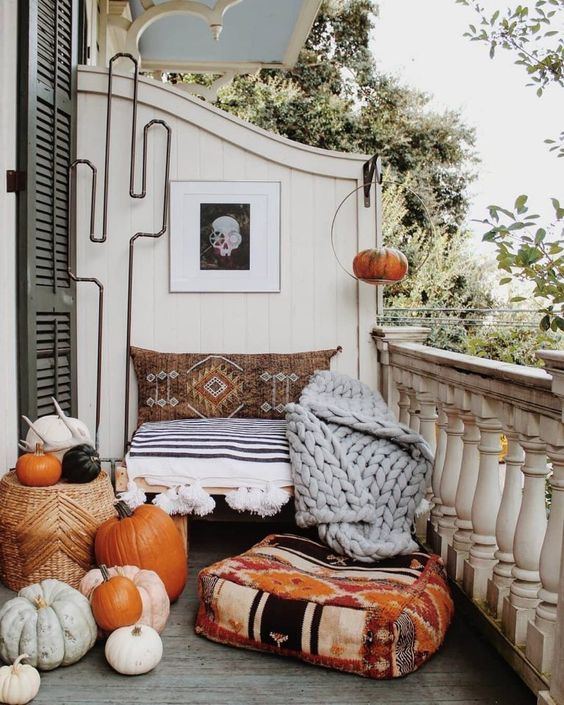 outdoor space for fall decors