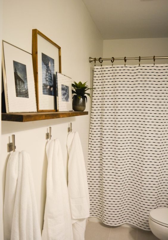 simple bathroom wall decor