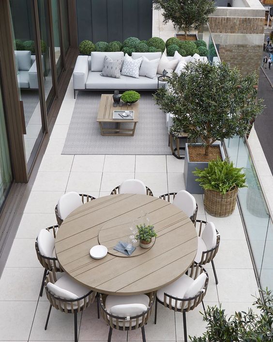 Outdoor Dining-Living Area