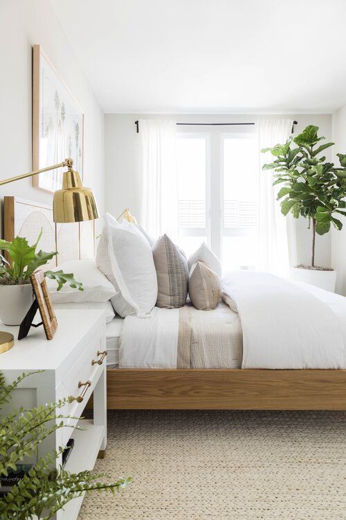 cozy White Bedroom Decorations